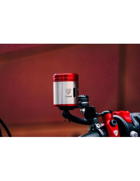 Serbatoio olio CNC Racing 25 ml per freno anteriore Titanio