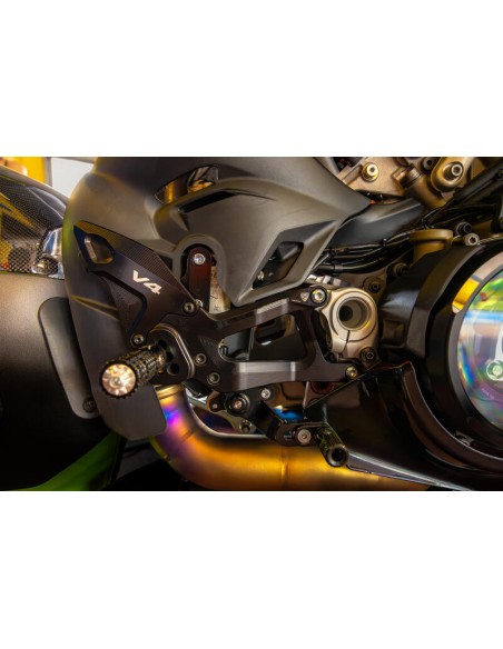 Pedane Regolabili Cnc Racing per Ducati Panigale V4S 2025