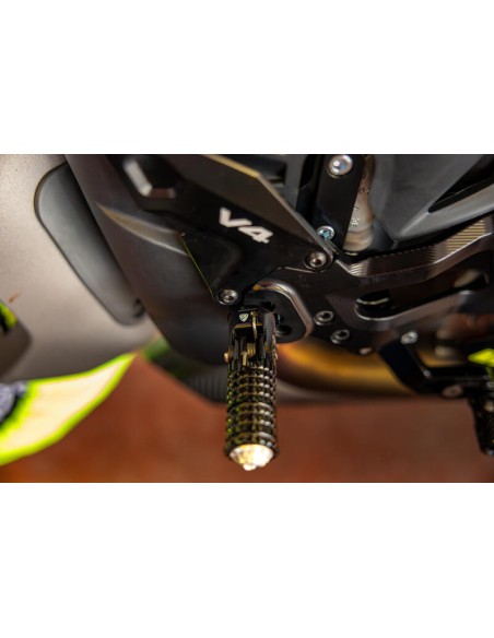 Pedane Regolabili Cnc Racing per Ducati Panigale V4S 2025