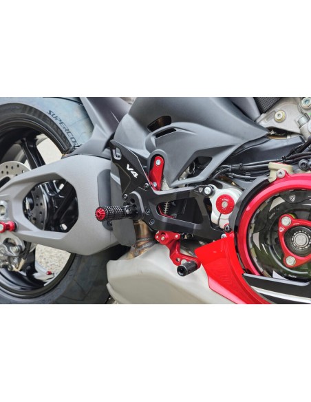 Pedane Regolabili Cnc Racing per Ducati Panigale V4S 2025
