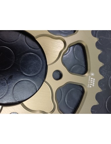 Corona Sitta in Ergal Ossido Duro Passo 520 per Ducati Panigale V4S 2025